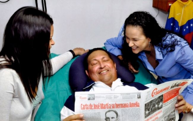 Hugo Chávez sa vrátil z Kuby do vlasti, na fotkách sa smeje