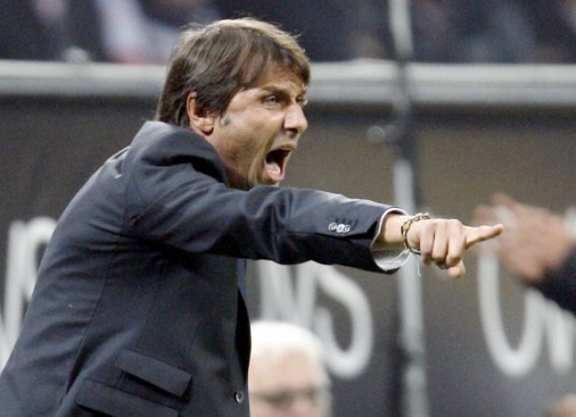 Kouč Juventusu Conte sa stal trénerom roka v Taliansku