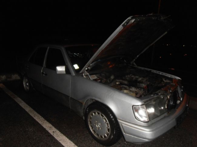 V Košiciach podpálili mercedes, oheň zničil interiér auta