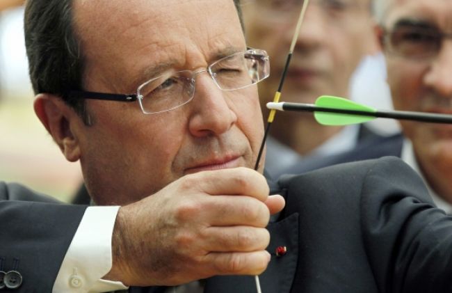 Do Grécka pricestuje Francois Hollande, čakajú ho nadávky