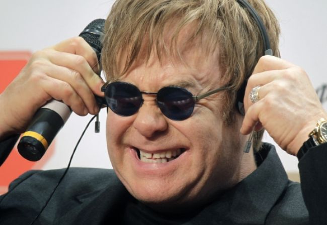 Elton John nakoniec vydá nový album až v septembri