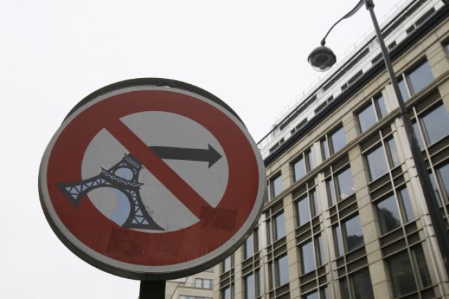Francúzsko musí znížiť deficit rozpočtu, tvrdí člen ECB
