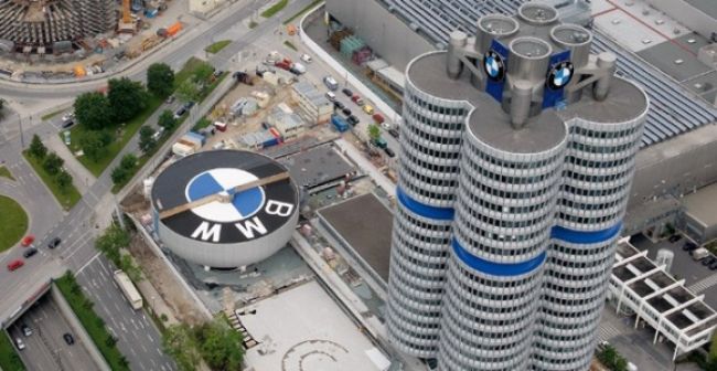 BMW v januári s rekordom, zisk Nissanu vlani klesol