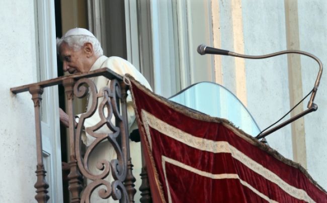 Svet ostal bez pápeža, Benedikt XVI. opustil Vatikán