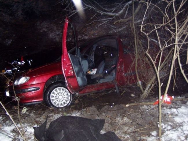 Renault vletel do potoka, vodič zahynul na mieste