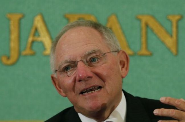 Nemecký šéf financií Schäuble bráni Paríž pred kritikou ECB