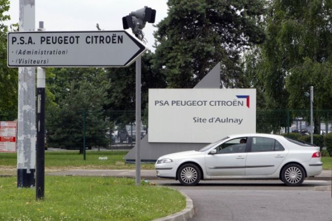 Podľa francúzskeho premiéra vláda nerokuje o vstupe do PSA
