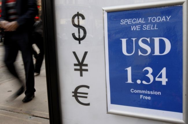 Euro vo štvrtok oslabilo oproti doláru aj voči jenu