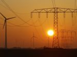 Španielsko distribútorom elektriny dlhuje takmer 30 miliárd
