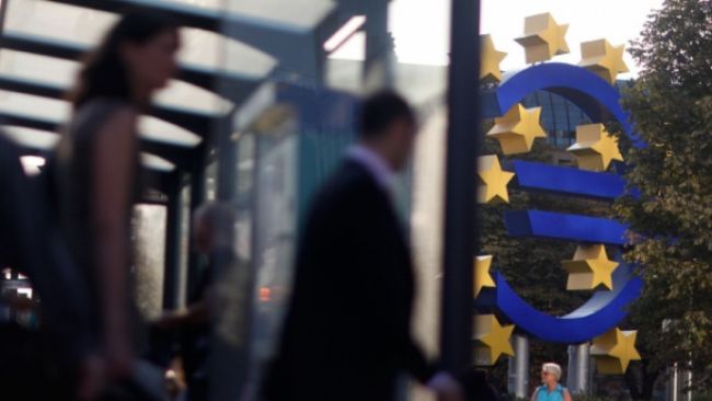Aktivita firiem eurozóny vo februári oslabila