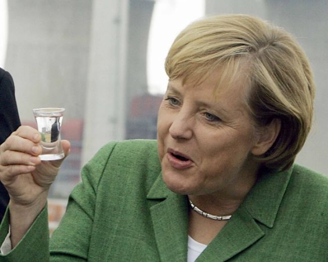 Angela Merkelová tiahne do boja proti daňovým rajom