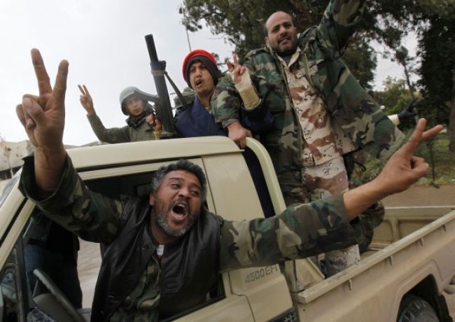 Líbya sa chystá na oslavy povstania, uzavrie hranice