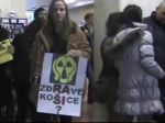 Video: Košičania na magistráte protestovali proti uránu