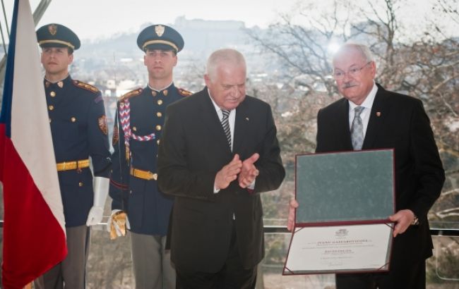 Ivan Gašparovič a Václav Klaus sa navzájom vyznamenali