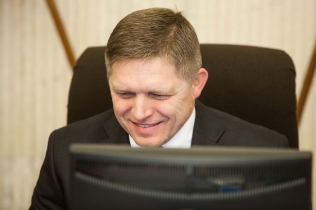 Robert Fico vo voľbách podviedol voličov, tvrdí KDH