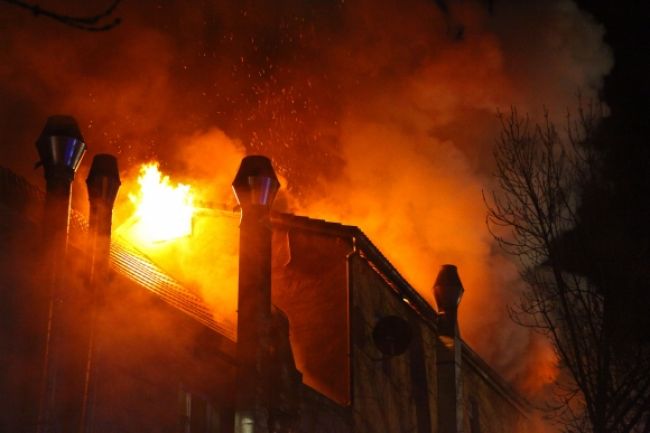 Šesť detí uhorelo pri tragickom požiari domu v Nemecku