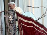 Kňazi sa pri omšiach mýlia, modlia sa za bývalého pápeža