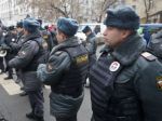 Rukojemnícka dráma na ruskej škole, útočník má vraj bombu