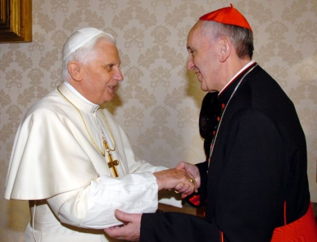Pápež František ocenil svojho predchodcu Benedikta XVI.