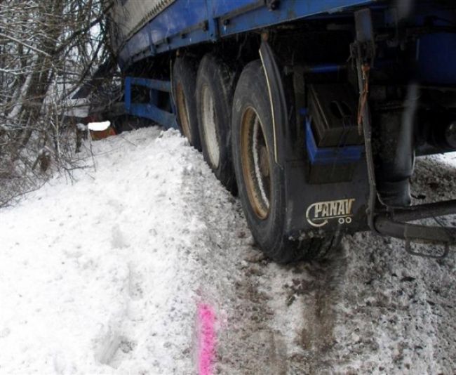 Dopravná nehoda kamióna odstavila dopravu