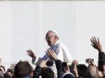 Video: Pápež František sa ujal Petrovho stolca