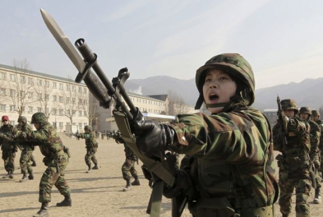 Severná Kórea pohrozila útokmi na základne USA