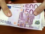 Euro oslabilo, investorov znepokojil spomalený rast Nemecka