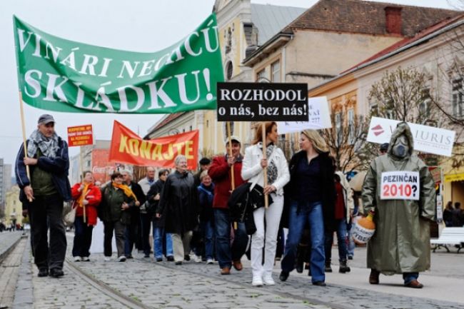 Pezinčania nemajú pokoj, sporná skládka sa opäť plní odpadom