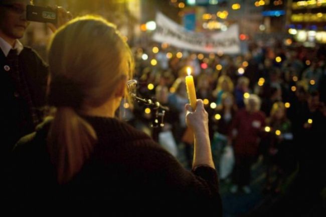 Kardinál Korec ukázal na Sviečkovej manifestácii odvahu