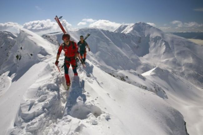 Tatry stále sužujú lavíny, trvá ohrozenie tretieho stupňa