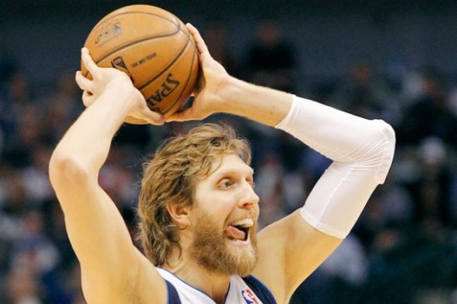 Dallas zdolal v dráme Clippers, Nowitzki sa blysol 33 bodmi