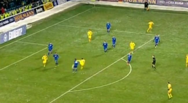 Video: Ukrajinec Stepanenko zrušil protihráča kopom do hlavy