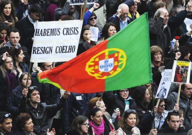 Portugalská ekonomika hlási krízu, krajine hrozí pád vlády