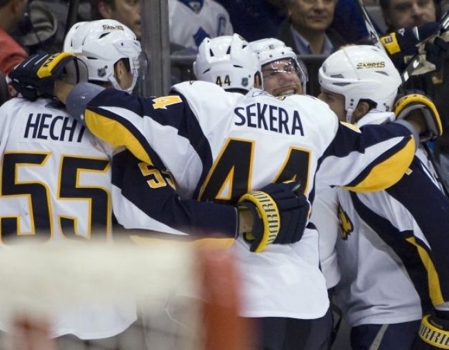 Video: Sekera v NHL bodoval, Crosby zaliala krv