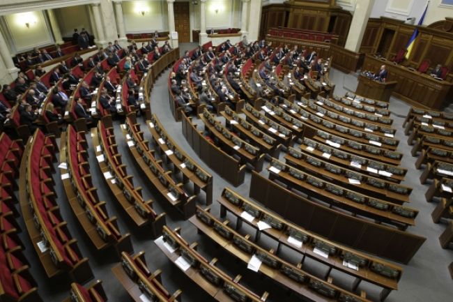 Ukrajinská opozícia blokovala parlament, vláda zasadla inde