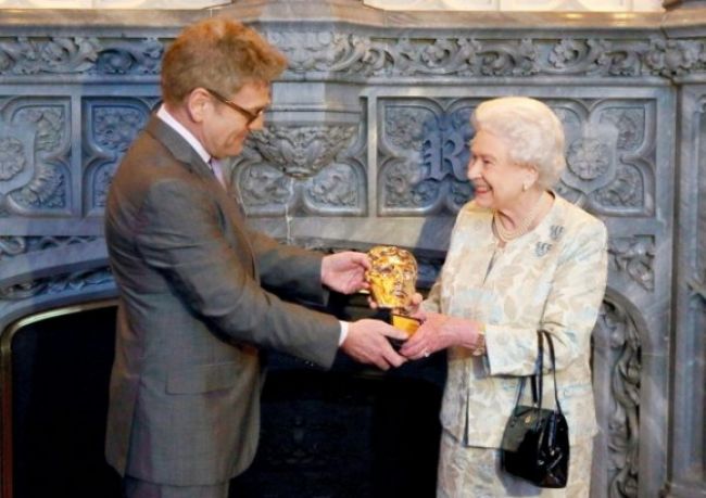 Britská kráľovná dostala čestnú cenu za prínos k filmu