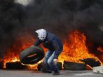 Desiatky Palestínčanov sa zranili pri potýčkach s políciou