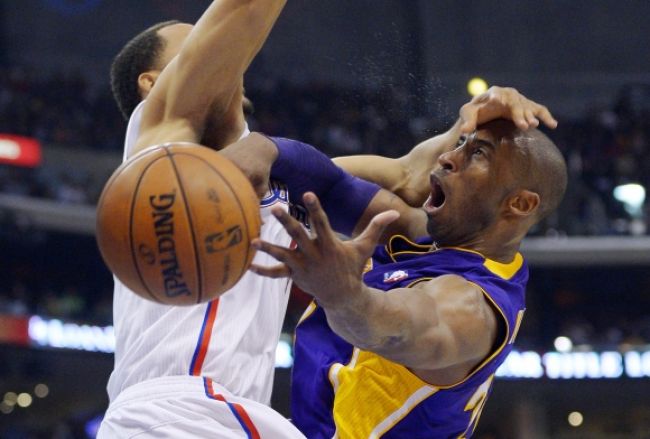 Video: Lakers prehrali derby, play-off NBA sa im vzďaľuje