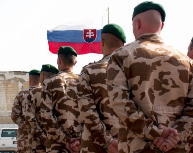 Slovenskí vojaci uviazli na ceste z Afganistanu