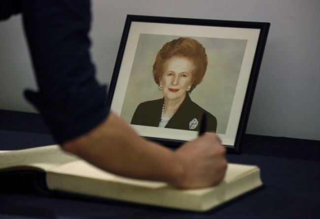 Thatcherovú pochovajú v stredu, barónku odprevadí kráľovná