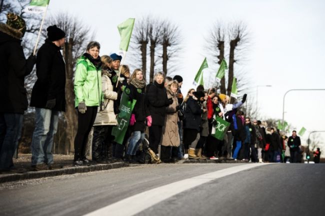 Dánski učitelia vytvorili 35-kilometrovú reťaz