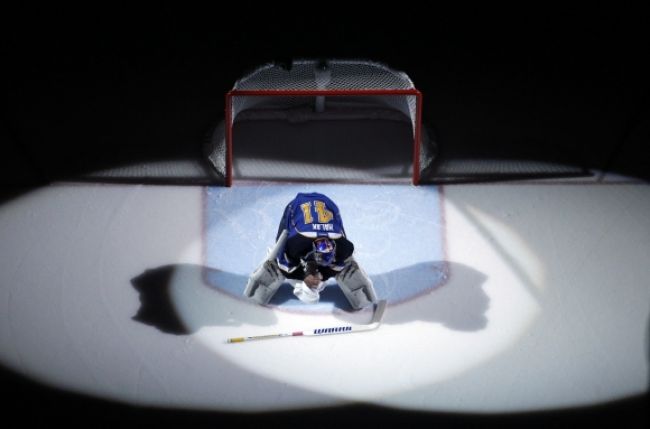 Brankár Halák je stále zranený, možno nestihne play-off NHL