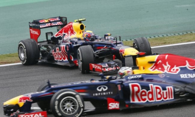Vettel sa za víťazstva neospravedlní, Webber odísť nechce
