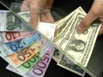 Euro posilnilo voči doláru, pomohli mu talianske dlhopisy