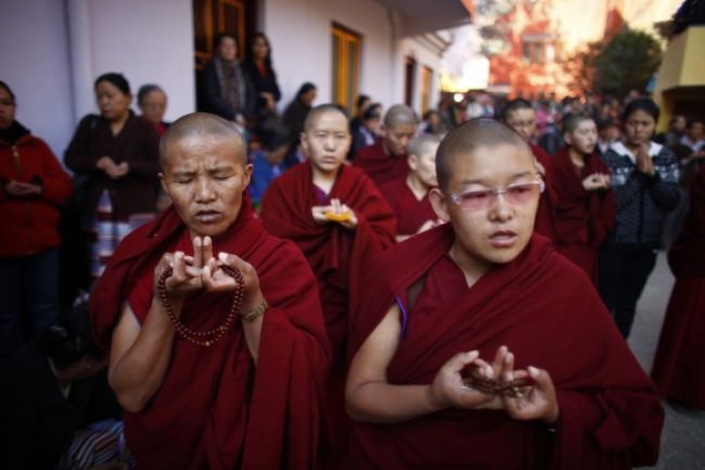 Mnísi, ktorí sa upaľujú, nie sú podľa dalajlámu šialenci