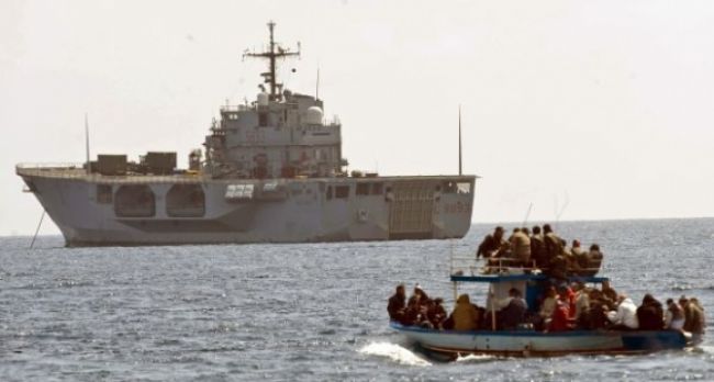 Talianska pobrežná stráž zachránila stovky migrantov