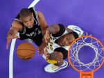 Video: Lakers bez Bryanta porazili Spurs, žiaril Howard