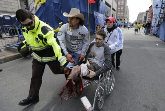 V cieli Bostonského maratónu vybuchli bomby, hlásia obete
