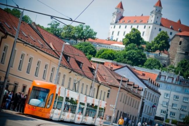 V Tallinne za MHD neplatia, Bratislavčanom to nehrozí