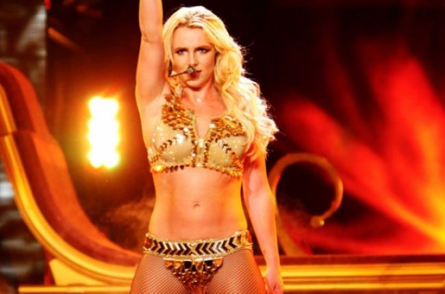 Britney Spears nahrala pieseň k druhým Šmolkom